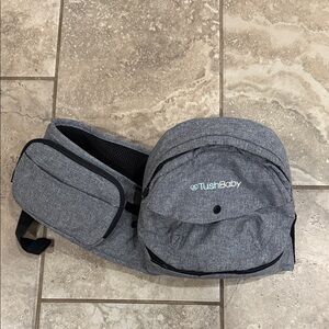 Tushbaby hip seat baby in grey polyester